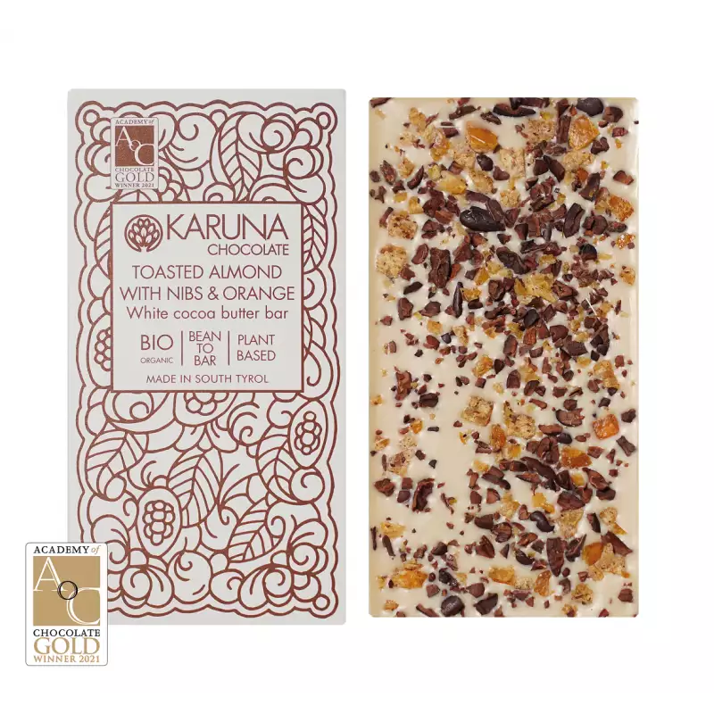 KARUNA Chocolate | Weiße Schokolade  »Toasted Almond With Nibs & Orange« 39% | BIO | 60g MHD 01.05.2023