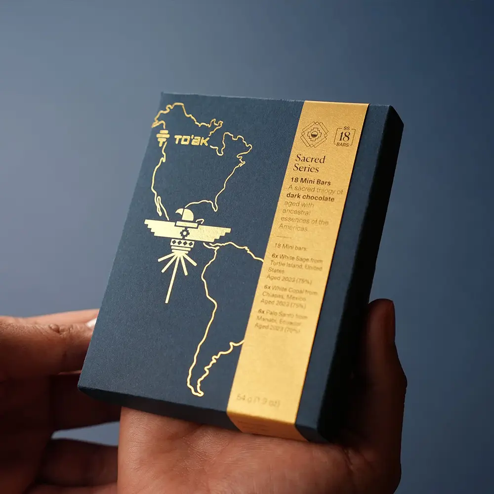 Teuerste Schokolade der Welt Sacred von TOAK in blauer Schachtel mit Gold